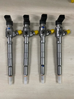 Wtryskiwacz Volkswagen Jetta IV 1.6 TDI - 03L130277B CAYC